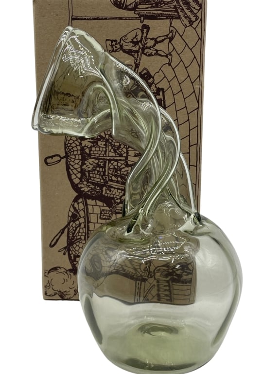 KNIGHTS CZECH ART GLASS DECANTER WITH BOX 8.5": *for alternative shipping options please go to www.dejavuauctionshipping.com -KNIGHTS CZECH ART GLASS DECANTER WITH BOX ATTRIBUTED TO JOSEF FLEK -Elegant mid-century Czech art glass decanter featuring