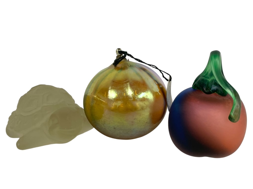 ART GLASS SCULPTURE GROUP: *for alternative shipping options please go to www.dejavuauctionshipping.com-ART GLASS SCULPTURE GROUP INCLUDING ANTIQUE IRIDESCENT ORNAMENT, SATIN GLASS FRUIT FORM AND FROSTED TURTLE