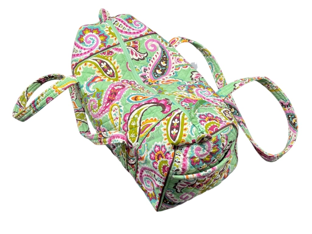 VERA BRADLEY QUILTED DUFFEL / TRAVEL BAG 18": VERA BRADLEY QUILTED DUFFEL / TRAVEL BAG – PAISLEY PRINTSoft quilted construction with zipper closure; popular secondary-market travel bag.SIZE: 18" X 9" X 9"By bidding on this item, you agree that