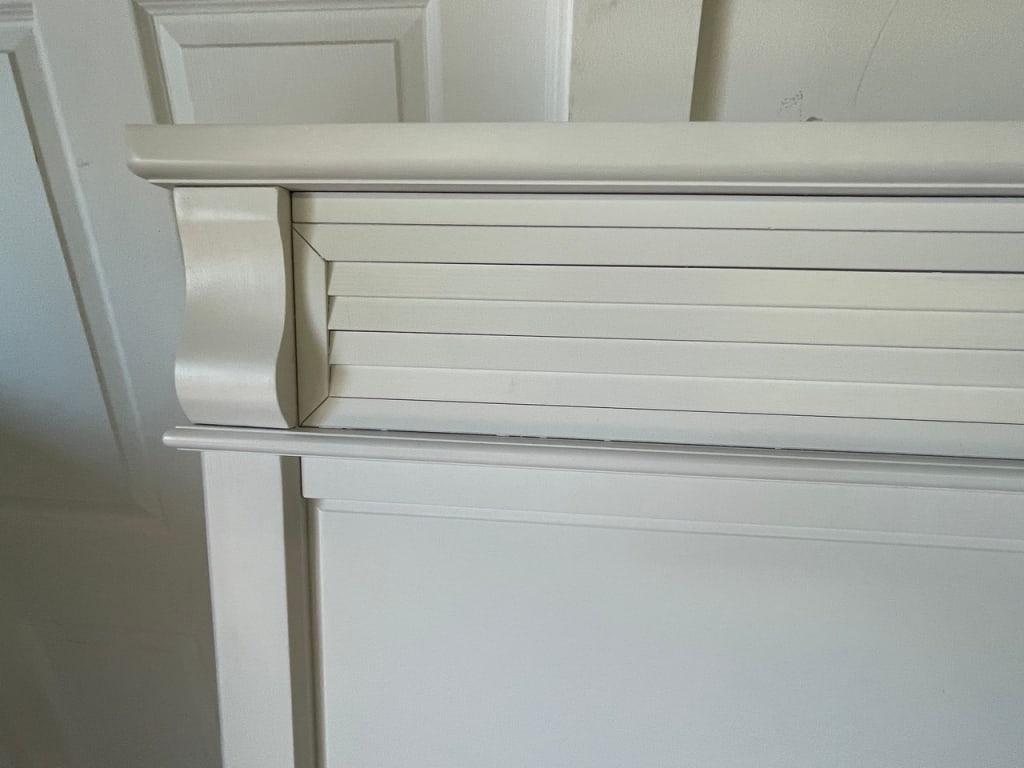 QUEEN WHITE SHUTTER STYLE PANEL BED - 3