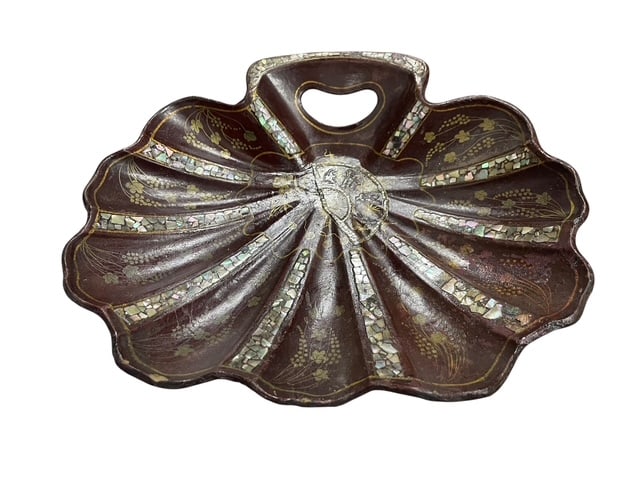 VICTORIAN LACQUERED PAPIER MACHE CLAMSHELL W/ MOP (1 of 8)