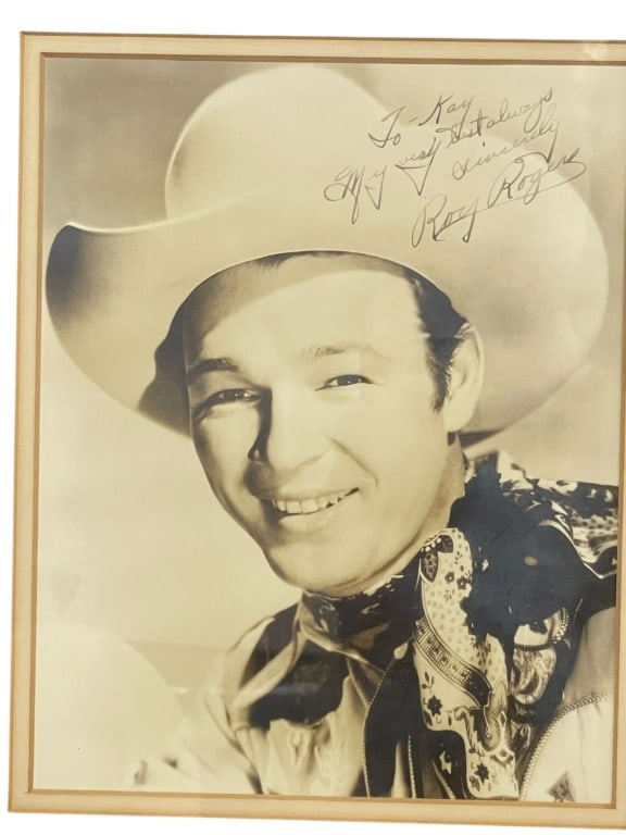 AUTOGRAPHED ROY ROGERS PUBLICITY PHOTOGRAPH (1 of 5)