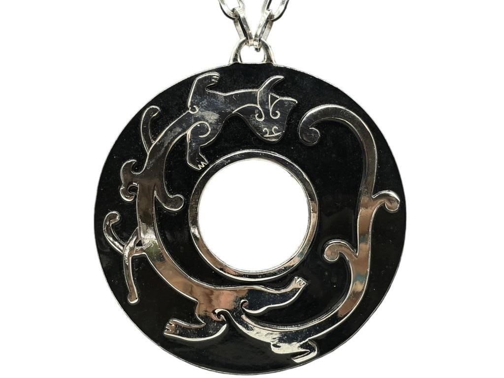 VTG CROWN TRIFARI SIGNED MING SERIES CAT NECKLACE: *For ALTERNATIVE SHIPPING QUOTES or local PICKUP details, please visit www.dejavuauctionshipping.com* This item is a vintage Crown Trifari silvertone medallion pendant necklace from the Ming Series, f