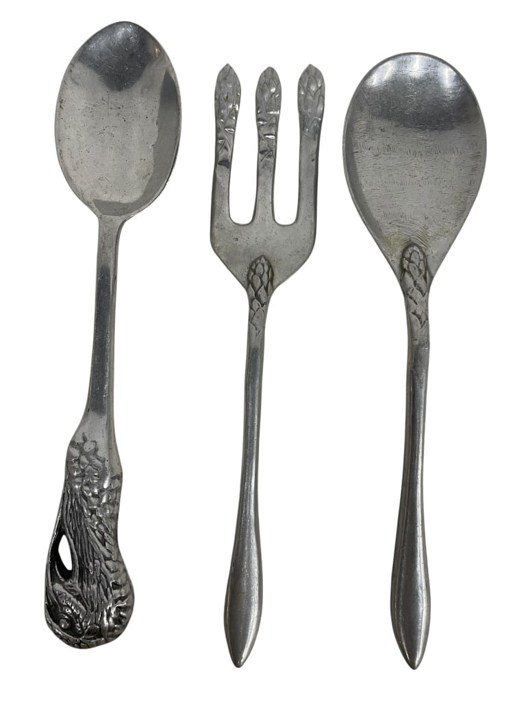 VINTAGE FIGURAL AND MOTIF SERVING UTENSIL LOT (1 of 6)