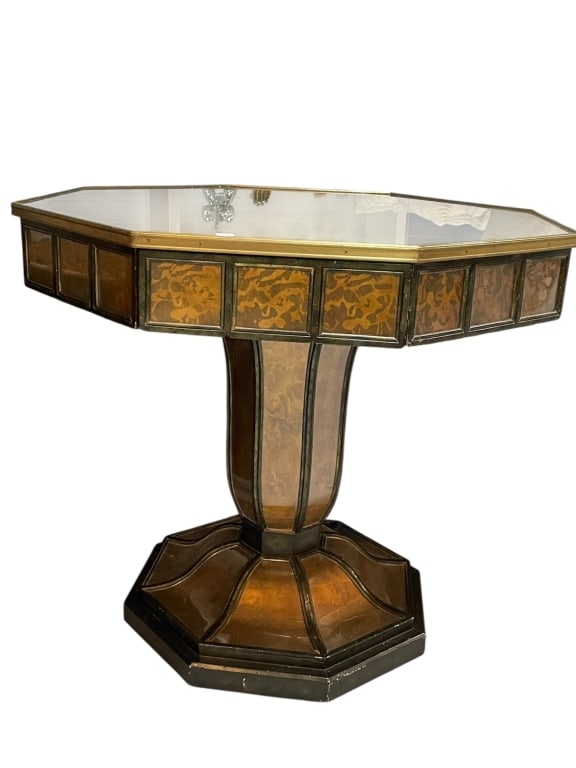 THEODORE ALEXANDER REVERSE GLASS ENTRY TABLE 41": THEODORE ALEXANDER REVERSE GLASS ENTRY TABLE. THIS IMPRESSIVE OCTAGONAL TABLE FEATURES A REVERSE PAINTED GLASS SURFACE WITH INTRICATE PATTERNING, SURROUNDED BY A BRASS TRIM EDGE. THE BASE SHOWCASES PA