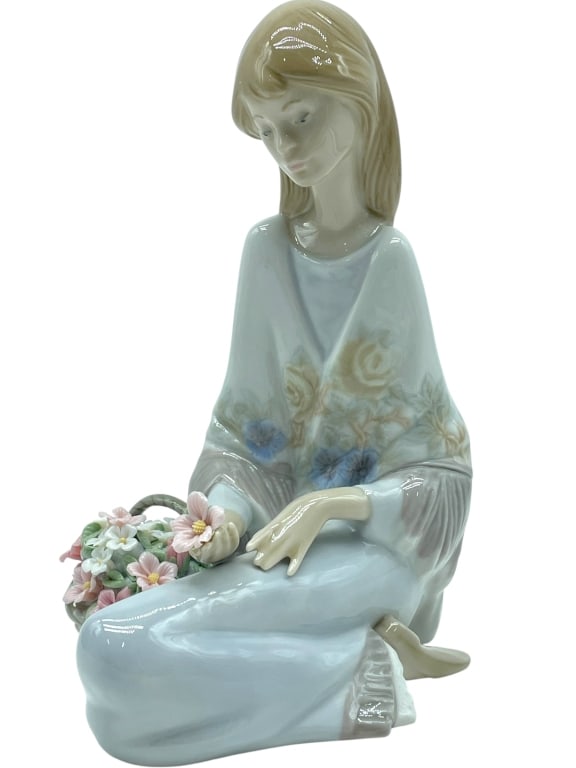 LLADRO FLOWER SONG PORCELAIN FIGURINE 7" (1 of 6)