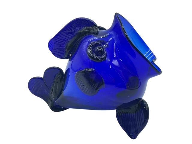 BIG MOUTH COBALT BLUE BLOWN GLASS HOLDER BOWL DECO: *For ALTERNATIVE SHIPPING QUOTES or local PICKUP details, please visit www.dejavuauctionshipping.com* Hand-blown sculptural fish form in rich cobalt blue glass, featuring:Bulbous rounded bodyApplied g
