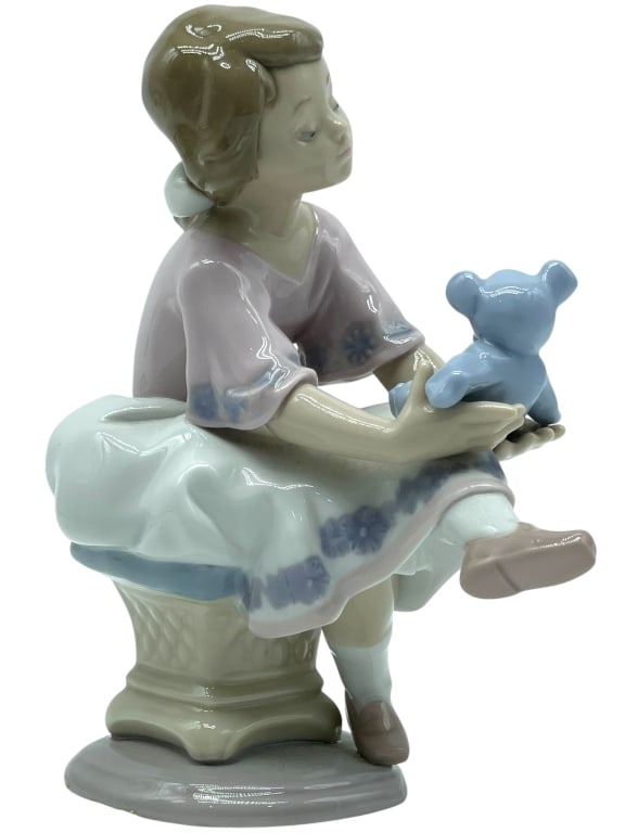 LLADRO BEST FRIEND GIRL HOLDING TEDDY W BOX (1 of 6)