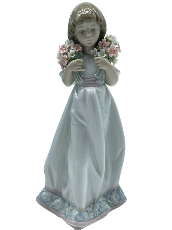 LLADRO SPRING BOUQUET FIGURINE W BOX (1 of 7)