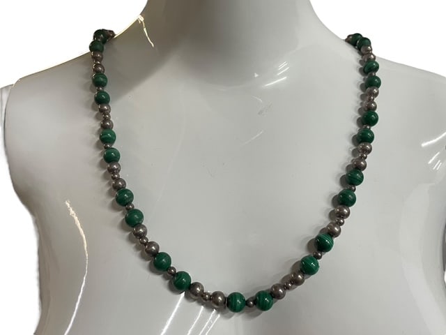 T&CO 925 TAG MALACHITE & STERLING BALLS NECKLACE (1 of 8)