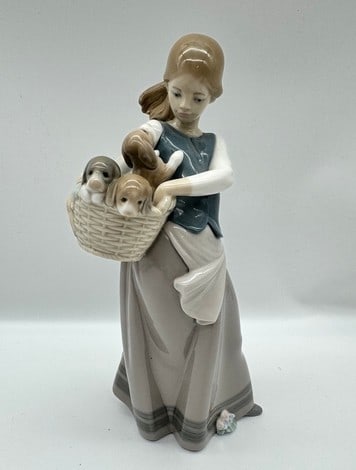 LLADRO GIRL W BASKET PUPPIES FIGURINE W BOX (1 of 3)