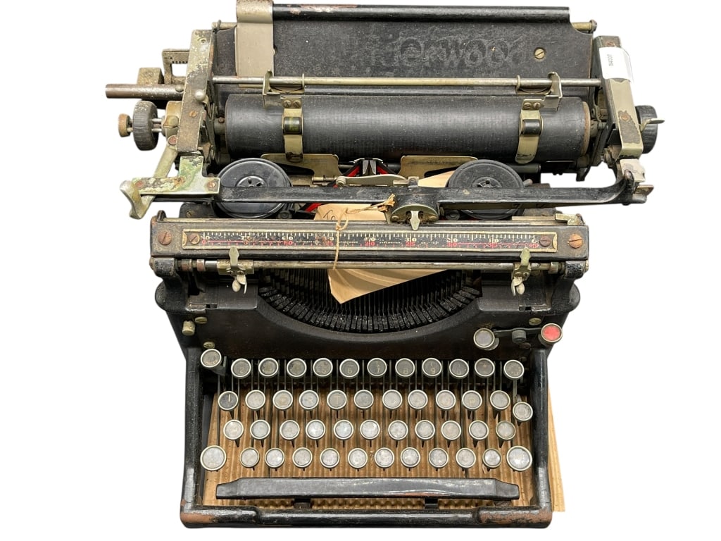 VINTAGE UNDERWOOD STANDARD MANUAL TYPEWRITER (1 of 6)