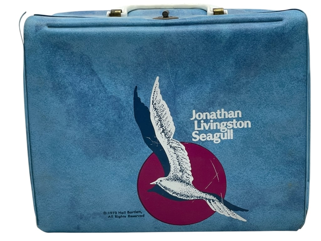1973 J. LIVINGSTON SEAGULL VINYL LUNCHBOX /THERMOS: *for alternative shipping options please go to www.dejavuauctionshipping.com-1973 JONATHAN LIVINGSTON SEAGULL VINYL LUNCH BOX – HALL BARTLETT-Original 1973 soft-sided vinyl lunch box featuring