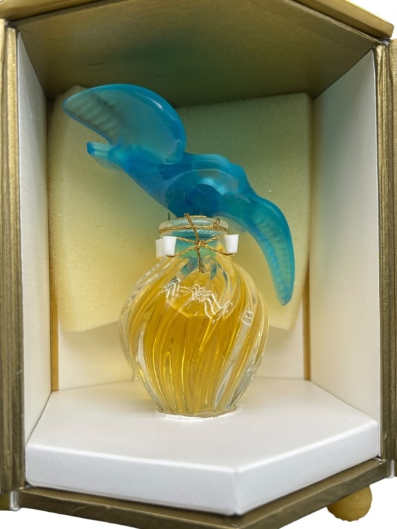 NINA RICCI L’AIR DU TEMPS DOVE PERFUME BOTTLE (1 of 5)