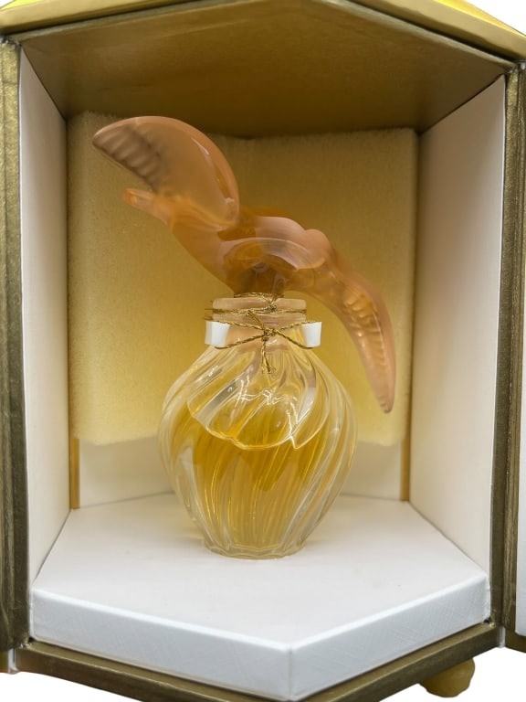 NINA RICCI L’AIR DU TEMPS DOVE PERFUME BOTTLE (1 of 5)