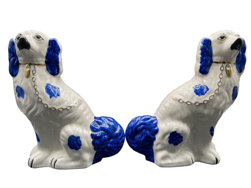 PAIR OF BLUE & WHITE CERAMIC SPANIEL DOG FIGURINES (1 of 6)