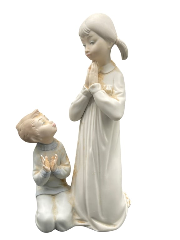 LLADRÓ PRAYING CHILDREN FIGURINE (1 of 5)