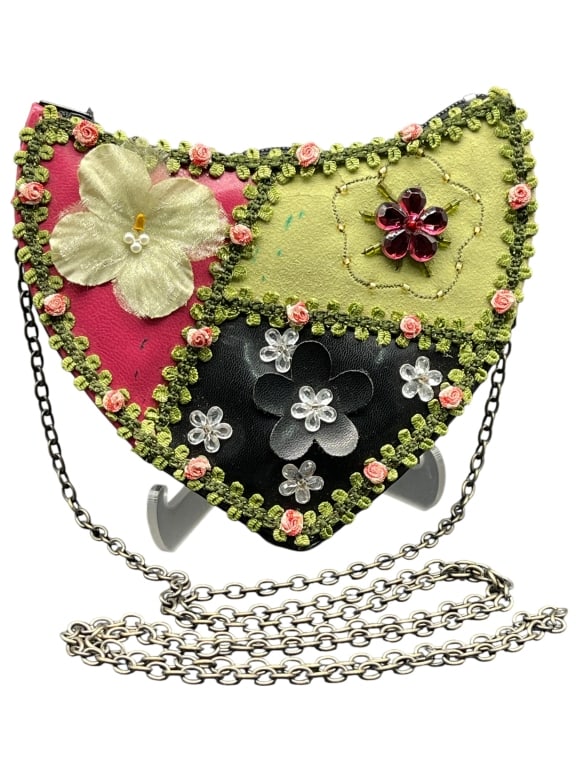 VTG MARY FRANCES FLORAL HEART CROSSBODY BAG (1 of 5)