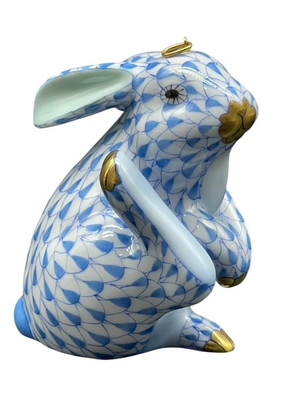 HEREND BLUE FISHNET SCRATCHING BUNNY 2.5" (1 of 8)
