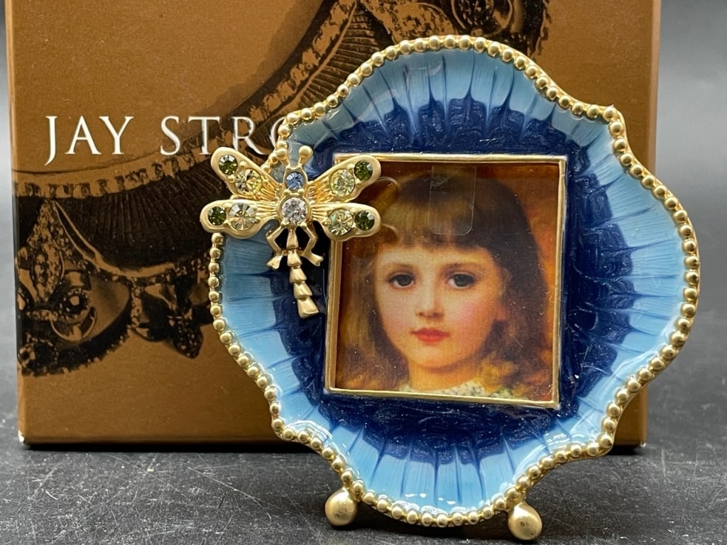 J. STRONGWATER DRAGONFLY PICTURE FRAME W BOX 2.5": *for alternative shipping options please go to www.dejavuauctionshipping.com -JAY STRONGWATER “DRAGONFLY” MINI ENAMELED PICTURE FRAME – STYLE #SPF5335284 -Exquisite Jay Strongwater miniature