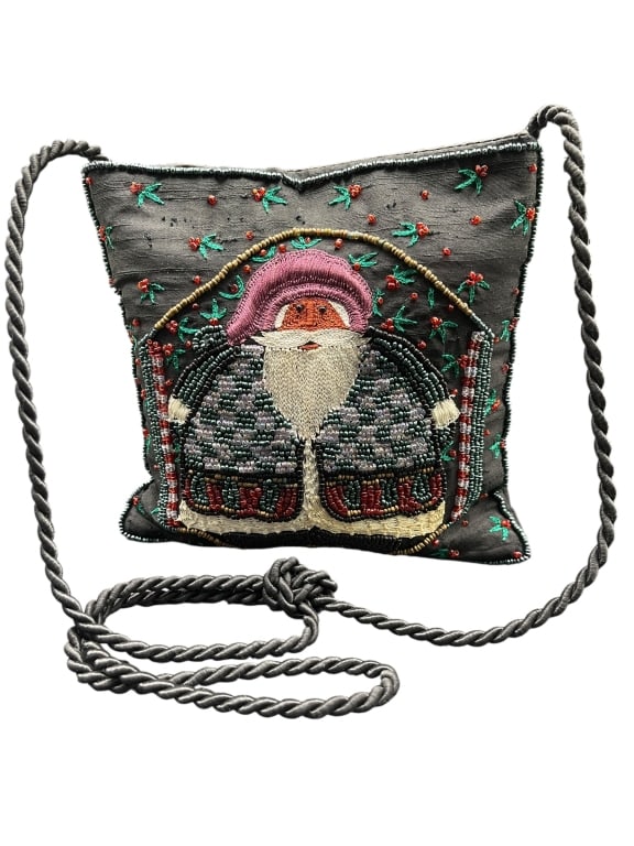 VINTAGE HAND-BEADED SANTA CLAUS SHOULDER BAG: For ALTERNATE shipping quote or LOCAL PICK-UP DETAILS, please visit dejavuauctionshipping.com VINTAGE HAND-BEADED SANTA CLAUS SHOULDER BAG Charming vintage hand-beaded holiday shoulder bag featuring a