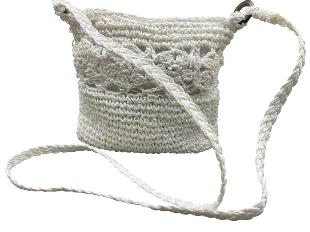 CAPPELLI STRAWORLD CROCHET WHITE MINI CROSSBODY BG: For ALTERNATE shipping quote or LOCAL PICK-UP DETAILS, please visit dejavuauctionshipping.com CAPPELLI STRAWORLD CROCHET WHITE MINI CROSSBODY BAG Charming Cappelli Straworld, Inc. white crochet mini c
