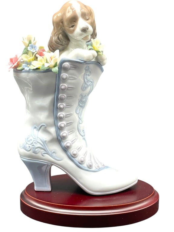 LLADRO A WELL HEELED PUPPY PORCELAIN FIGURINE 8.5": *for alternative shipping options please go to www.dejavuauctionshipping.com -LLADRO “A WELL HEELED PUPPY” #6744 PORCELAIN SCULPTURE WITH WOOD BASE -Whimsical and beautifully detailed Lladró