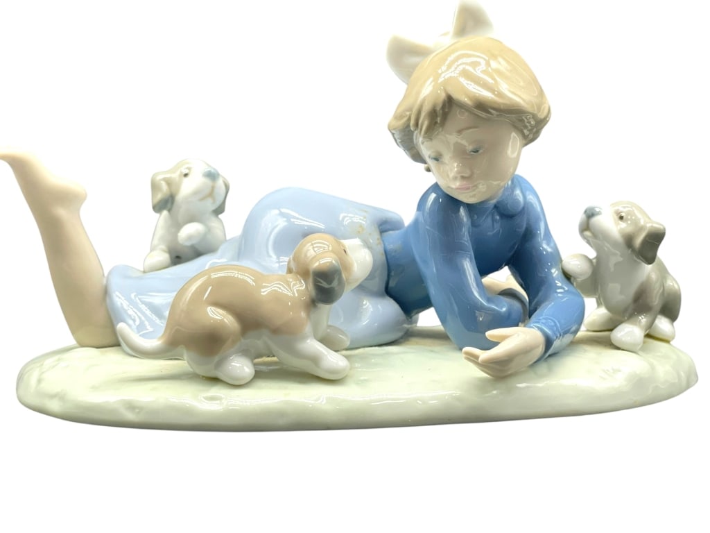 LLADRO PLAYFUL ROMP GIRL W PUPPIES FIGURINE 6.5" (1 of 7)