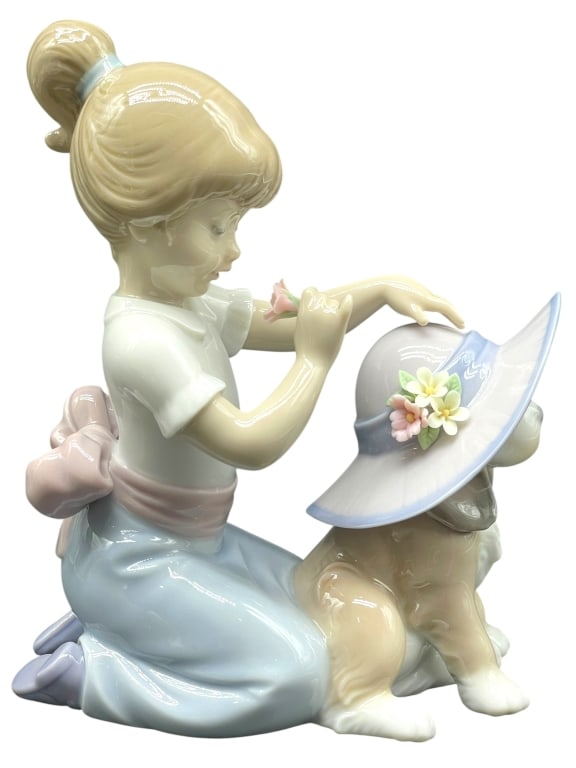 LLADRO AN ELEGANT TOUCH PORCELAIN FIGURINE 6" (1 of 7)