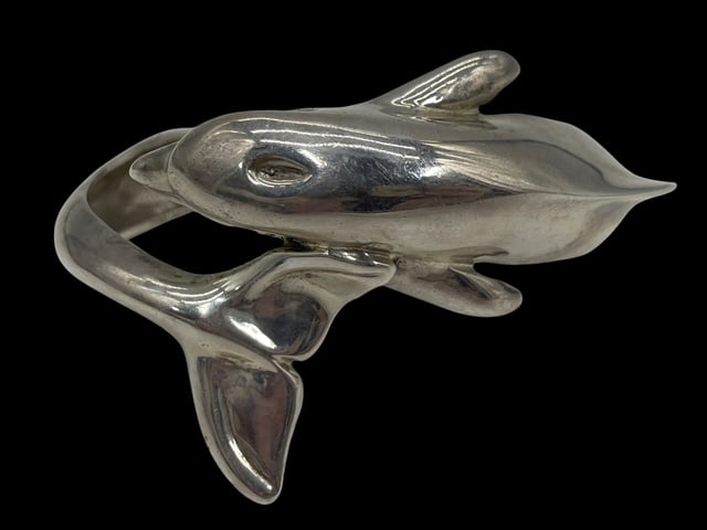VTG STERLING SILVER DOLPHIN WRAP CUFF BRACELET 47g: *For ALTERNATIVE SHIPPING QUOTES or local PICKUP details, please visit www.dejavuauctionshipping.com* 47 GRAMS TOTALWEIGHT fits best 6.5" to 7.5" wrist adjusts with a light squeeze Cast sterling silve