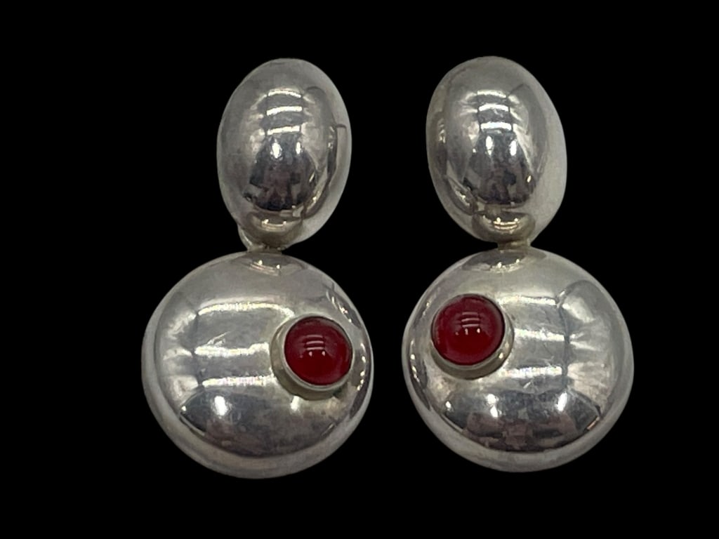 MEXICO CORAL STONES DANGLE DOT 925 EARRINGS 14G: *For ALTERNATIVE SHIPPING QUOTES or local PICKUP details, please visit www.dejavuauctionshipping.com* SOUTHWEST STYLE MEXICAN SIGNED STERLING DOT EARRINGS Coral stones on each Double dot dangles in st