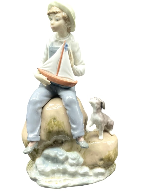 LLADRO BOY WITH BOAT & DOG PORCELAIN FIGURINE 6" (1 of 5)