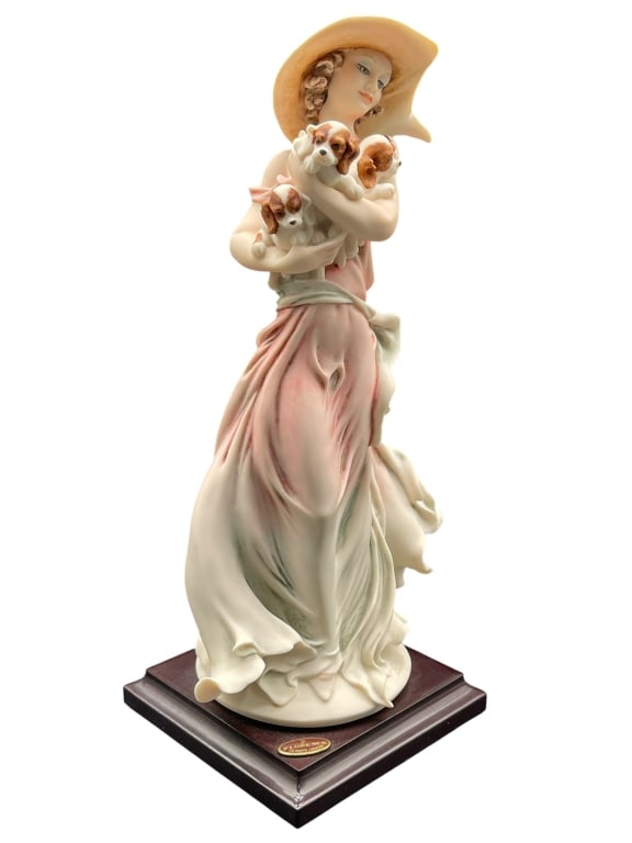 GIUSEPPE ARMANI FLORENCE “NEW FRIENDS?? 11" FIGURIE (1 of 9)