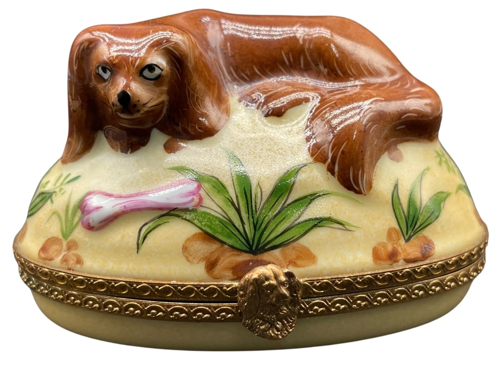 LIMOGES FRANCE CAVALIER KING CHARLES DOG BOX: For ALTERNATE shipping quote or LOCAL PICK-UP DETAILS, please visit dejavuauctionshipping.com LIMOGES FRANCE HAND-PAINTED CAVALIER KING CHARLES SPANIEL TRINKET BOX Exquisite French Limoges porcelain h
