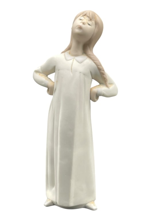 LLADRO "PERSISTENT GIRL" FIGURINE 9" TALL (1 of 7)