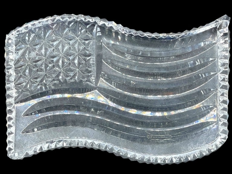 WATERFORD CRYSTAL AMERICAN FLAG PAPERWEIGHT 4.5": *for alternative shipping options please go to www.dejavuauctionshipping.com -WATERFORD CRYSTAL AMERICAN FLAG PAPERWEIGHT 4.5" X 3" APPROX -Striking Waterford crystal paperweight beautifully sculpted