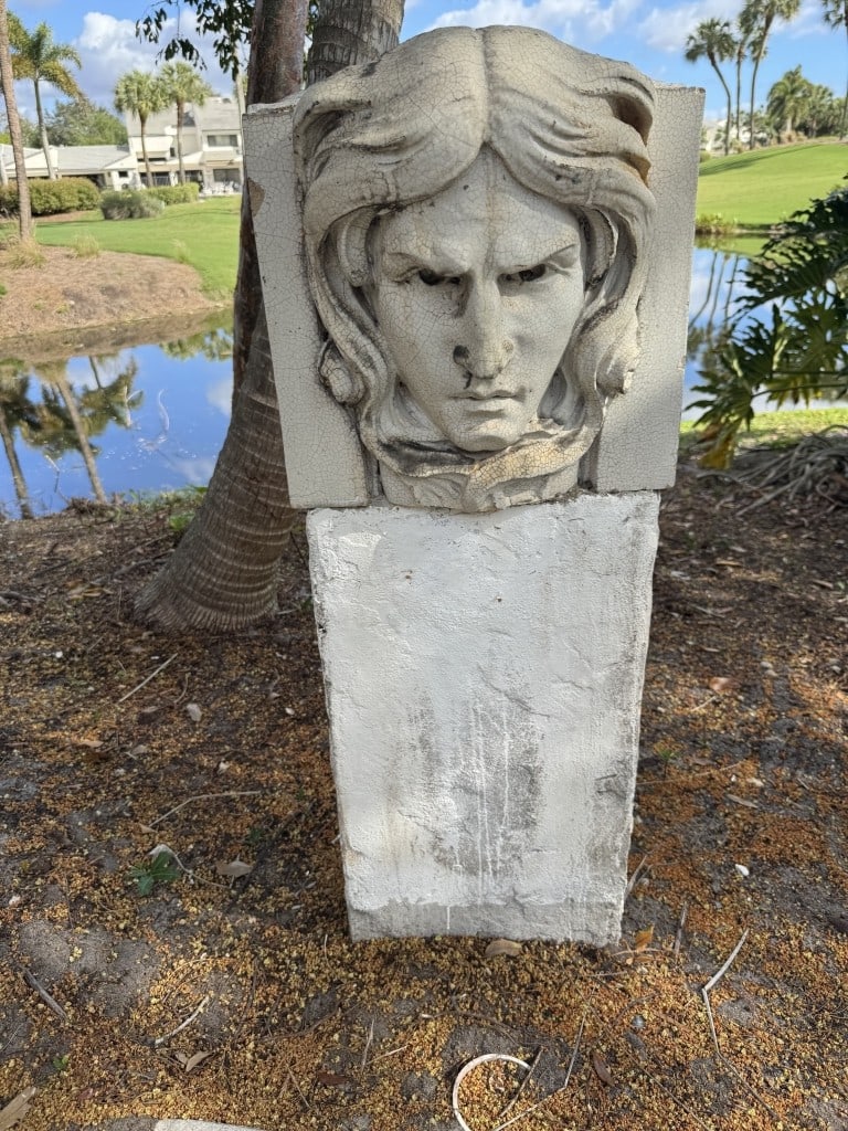 VINTAGE MEDITERRANEAN STYLE MEDUSA WALL RELIEF: VINTAGE MEDITERRANEAN STYLE MEDUSA WALL RELIEF SCULPTURE **Must be picked up in Boca Raton with a separate CONFIRMED APOINTMENT!** -VINTAGE OUTDOOR MEDUSA GARDEN WALL RELIEF SCULPTURE ARCHITECTURAL ST