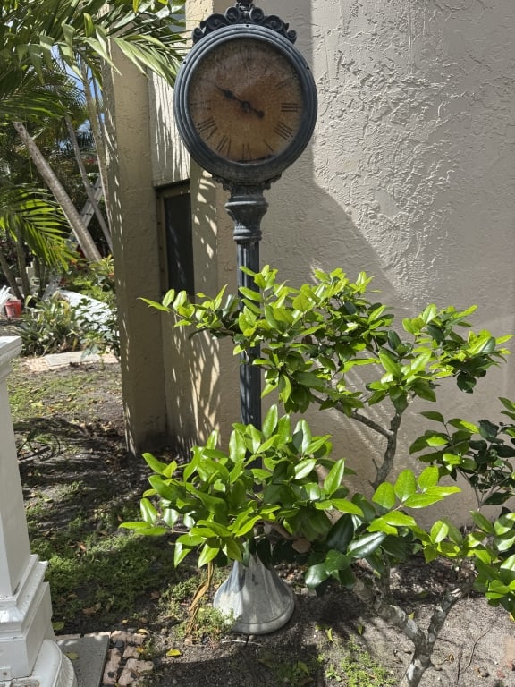 VINTAGE OUTDOOR PEDESTAL CLOCK GARDEN: VINTAGE OUTDOOR PEDESTAL CLOCK GARDEN ESTATE TIMEPIECE ARCHITECTURAL LANDSCAPE FEATURE**MUst be picked up in Boca Raton with CONFIRMED separate appointment**-Impressive oversized outdoor pedestal
