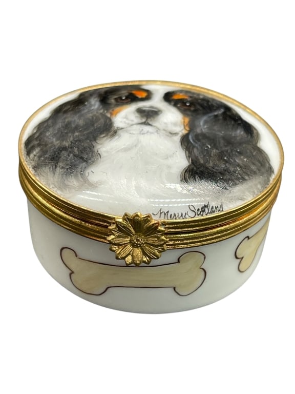 LIMOGES PEINT MAIN KING CHARLES SPANIEL TRINKET B": For ALTERNATE shipping quote or LOCAL PICK-UP DETAILS, please visit dejavuauctionshipping.comLIMOGES FRANCE HAND PAINTED KING CHARLES SPANIEL PORCELAIN TRINKET BOXCharming hand-painted Limoges