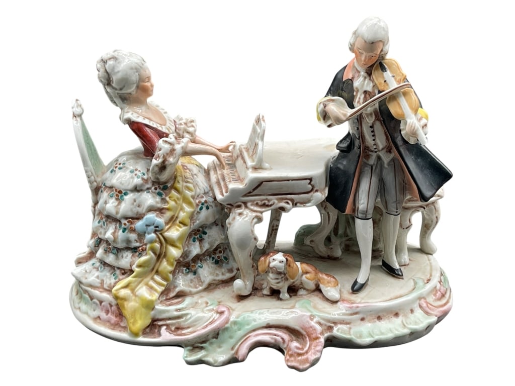 VINTAGE PORCELAIN COURT MUSICIANS FIGURINE 8" (1 of 5)