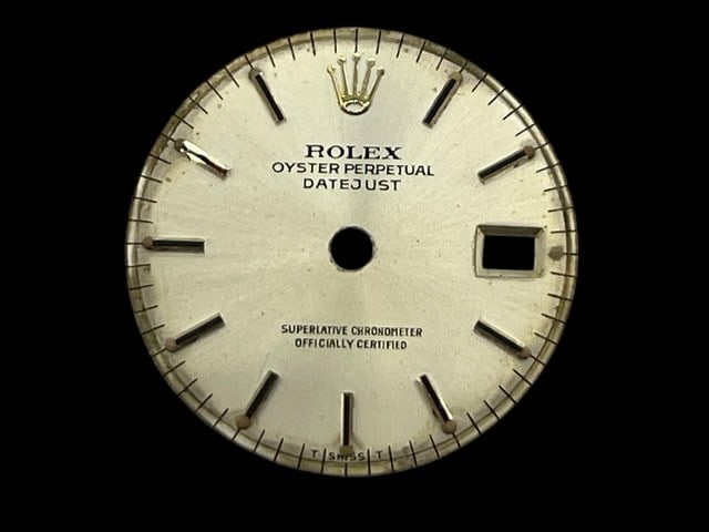 ROLEX DATEJUST DIAL WATCH FACE REMOVED PART ONLY: *For ALTERNATIVE SHIPPING QUOTES or local PICKUP details, please visit www.dejavuauctionshipping.com* This is a Rolex Datejust dial (watch face), removed from the watch.The front shows the printed bra