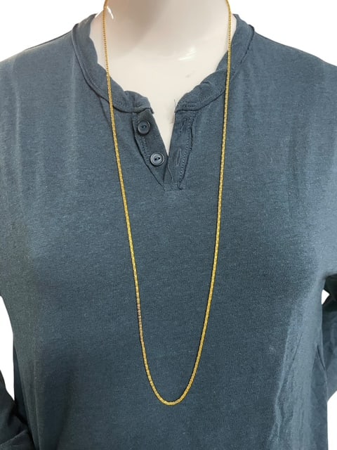 18KT YELLOW GOLD THIN XL CHAIN 34" LENGTH 4 GRAMS: *For ALTERNATIVE SHIPPING QUOTES or local PICKUP details, please visit www.dejavuauctionshipping.com* 18K YELLOW gold thin chain to wear with anything! TWO LISTED - this one does not have discoloratio