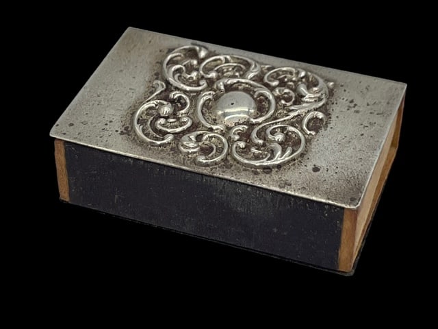 VINTAGE STERLING SILVER SCROLLWORK MATCH BOX SAFE (1 of 10)