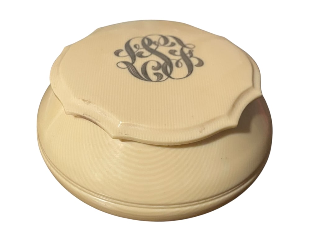 MID CENTURY VINTAGE MONOGRAM CELLULOID POWDER BOX: For ALTERNATE shipping quote or LOCAL PICK-UP DETAILS, please visit dejavuauctionshipping.com MID CENTURY VINTAGE MONOGRAM CELLULOID POWDER BOX VINTAGE cream colored celluloid powder vanity box with l