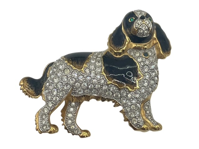 ELEGANT CRYSTAL & BLACK ENAMEL KING SPANIEL BROOCH: *For ALTERNATIVE SHIPPING QUOTES or local PICKUP details, please visit www.dejavuauctionshipping.com* KING CAVALIER SPANIEL IN A BEAUTIFUL BROOCH! Black enamel with stunning crystals applied all over