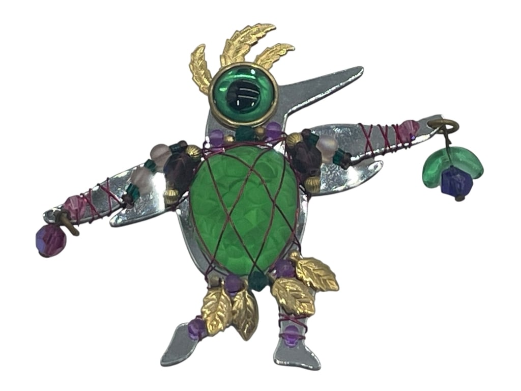 VTG LIZTECH ART 96 WILD TURTLE BIRD DANCING PIN 3": *For ALTERNATIVE SHIPPING QUOTES or local PICKUP details, please visit www.dejavuauctionshipping.com* CRAZY TURTLE/BIRD HYBRID DANCING WITH MULTI DECOR! Signed by LizTech on ceramic and tag String tie