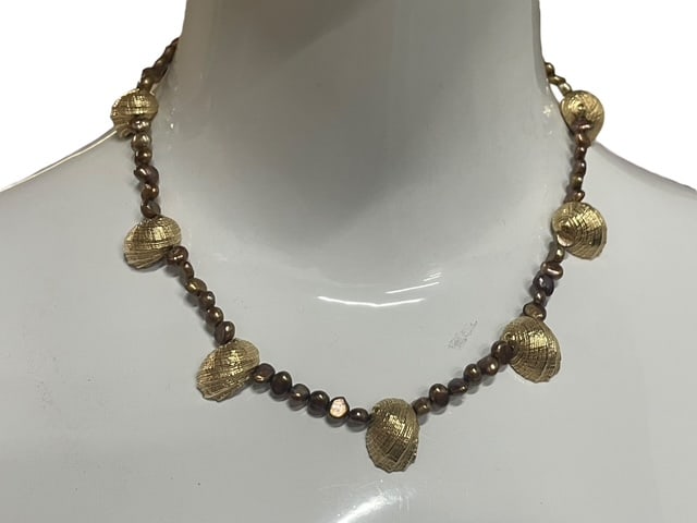 FEMME GOLD SHELLS BLACK PEARL ARTISAN NECKLACE 16": *For ALTERNATIVE SHIPPING QUOTES or local PICKUP details, please visit www.dejavuauctionshipping.com* FEMININE AND ARTISAN MADE Beaded with small baroque black pearls and larger shells spaced between