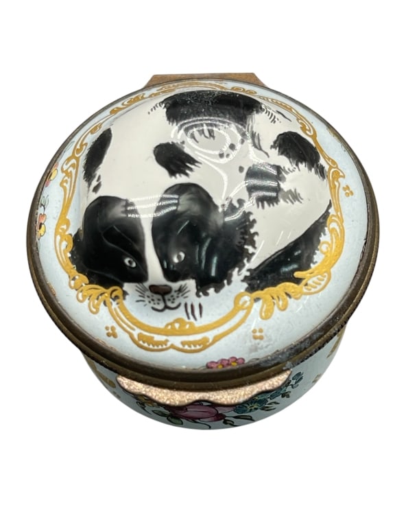 HALCYON DAYS CAVALIER KING CHARLES ENAMEL BOX 3": For ALTERNATE shipping quote or LOCAL PICK-UP DETAILS, please visit dejavuauctionshipping.com HALCYON DAYS ENAMELS BILSTON ENGLAND CAVALIER KING CHARLES SPANIEL TRINKET BOX Charming Halcyon Days ename