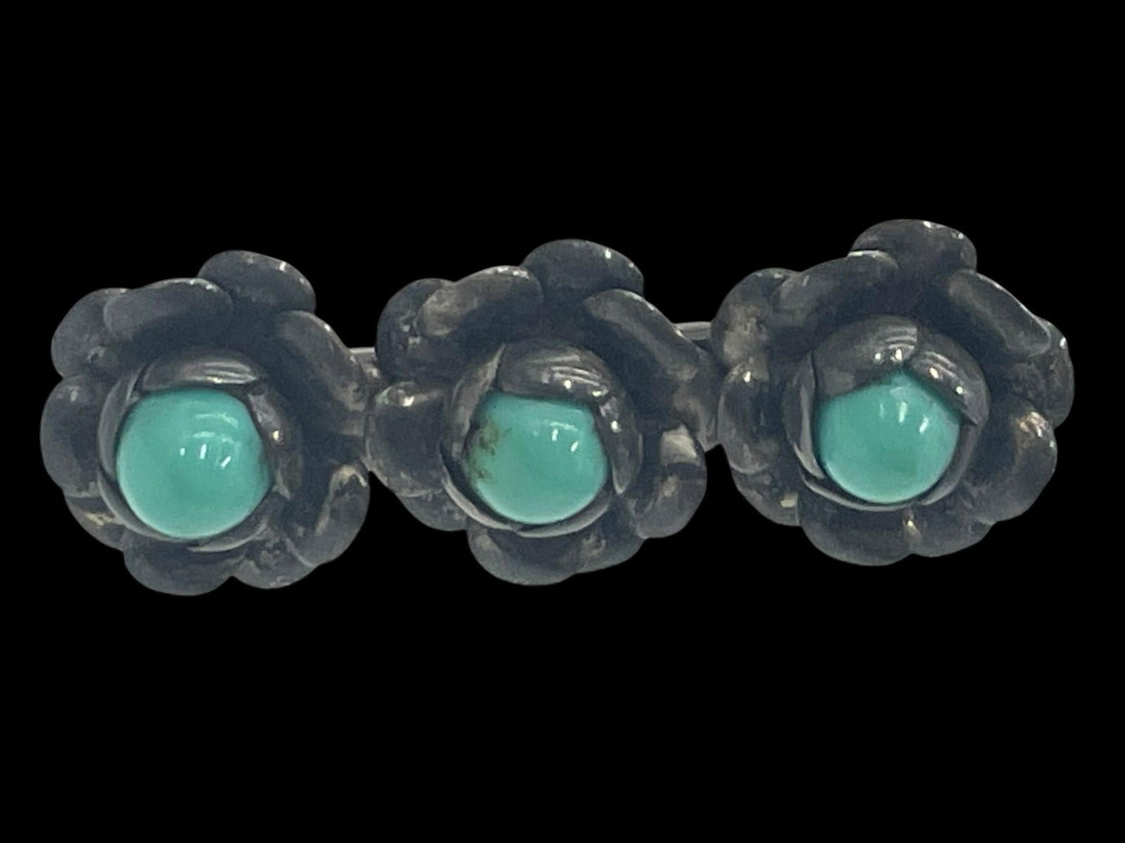 VTG MEXICO STERLING TURQUOISE 3 FLOWER BROOCH 9G: *For ALTERNATIVE SHIPPING QUOTES or local PICKUP details, please visit www.dejavuauctionshipping.com* MADE IN MEXICO 2" total length Sterling Silver with pretty Turquoise centered flowers (color not s
