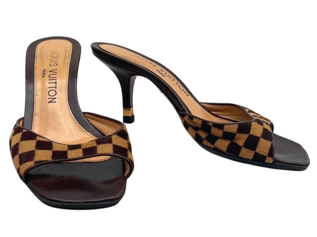 LOUIS VUITTON CHECKERED PONY HAIR HEELS SZ 35.5: *for alternative shipping options please go to www.dejavuauctionshipping.com LOUIS VUITTON CHECKERED PONY HAIR SLIDE HEELS SZ 35.5 -Very good pre owned condition -Size 35.5 -Striking Louis Vuitton Par